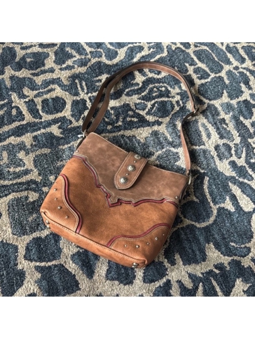 New Justin Concealed Carry Crossbody - Tonal Tan/Muted Red Adjustable Strap